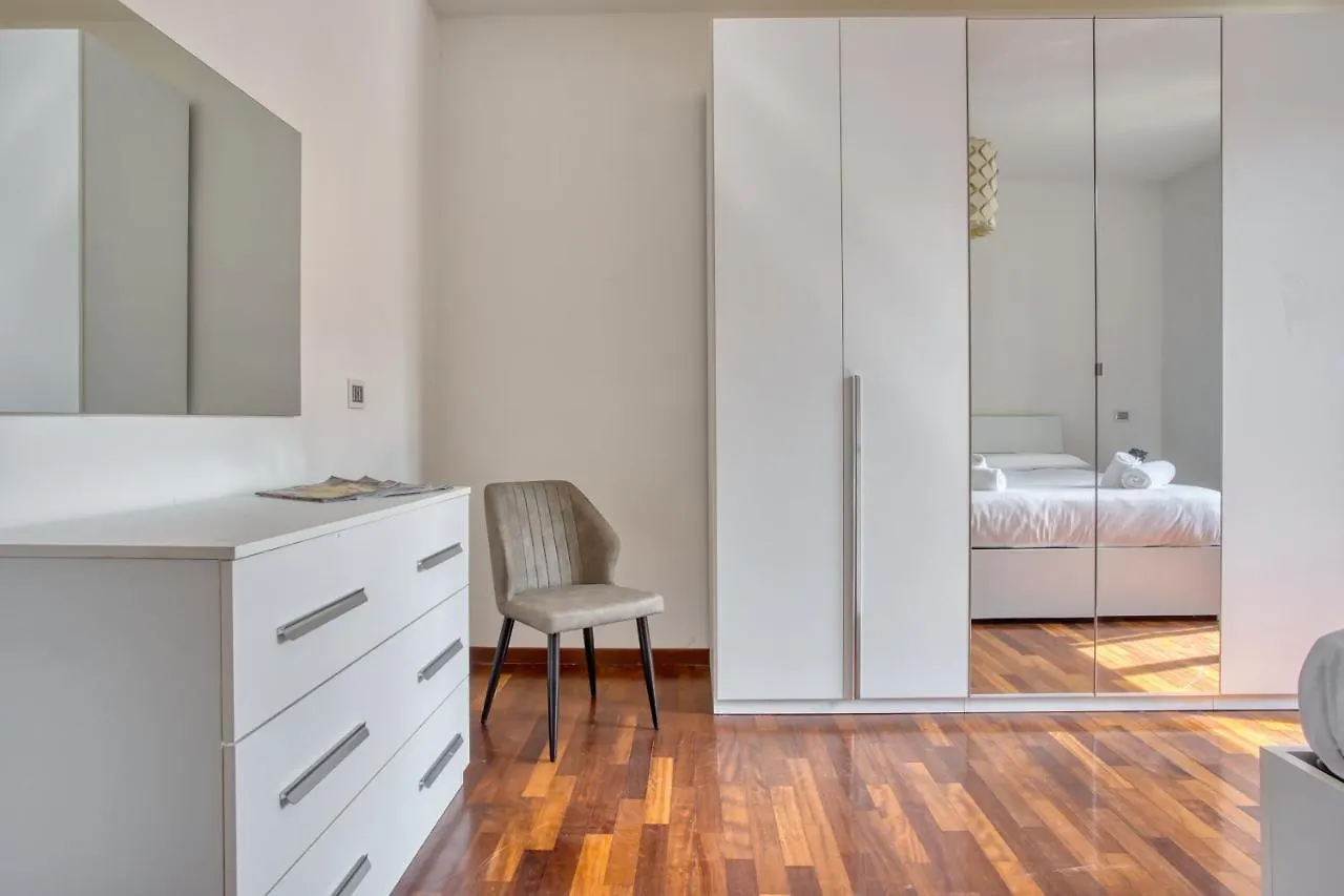 Joivy Tasteful Flat With Balcony Apartment Milan