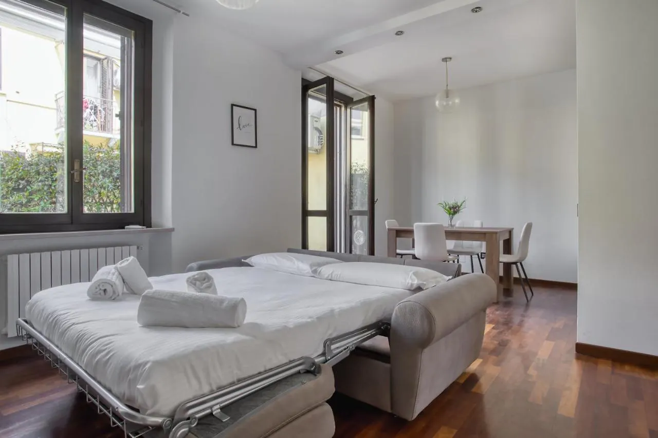 Joivy Tasteful Flat With Balcony Apartment Milan