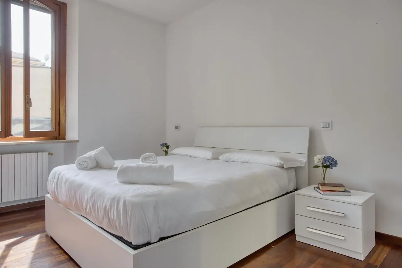 Joivy Tasteful Flat With Balcony Apartment Milan