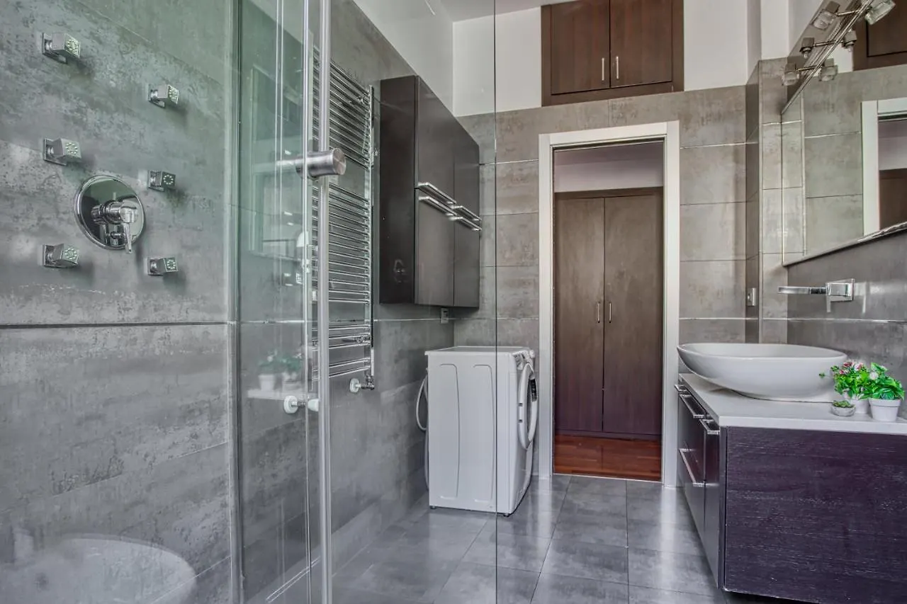Joivy Tasteful Flat With Balcony Apartment Milan