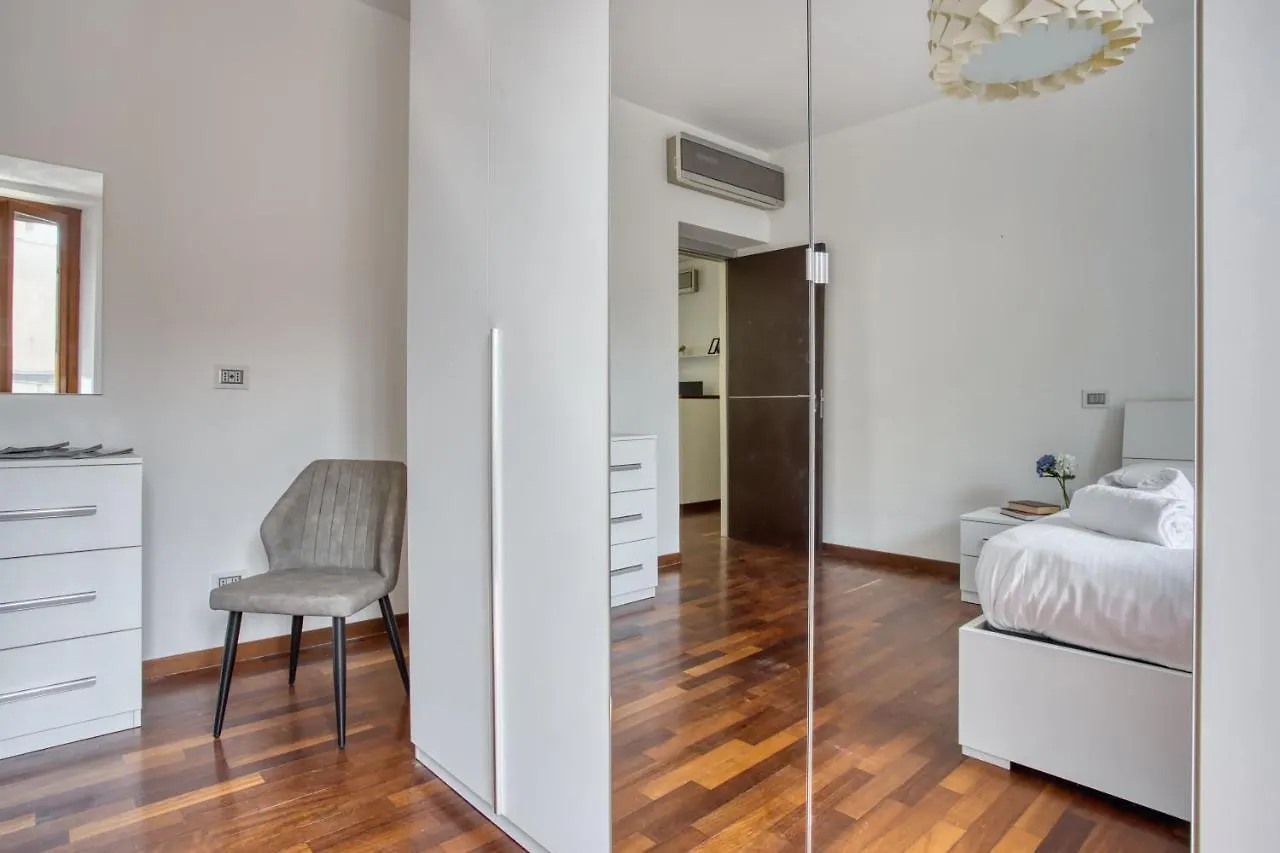 Joivy Tasteful Flat With Balcony Apartment Milan