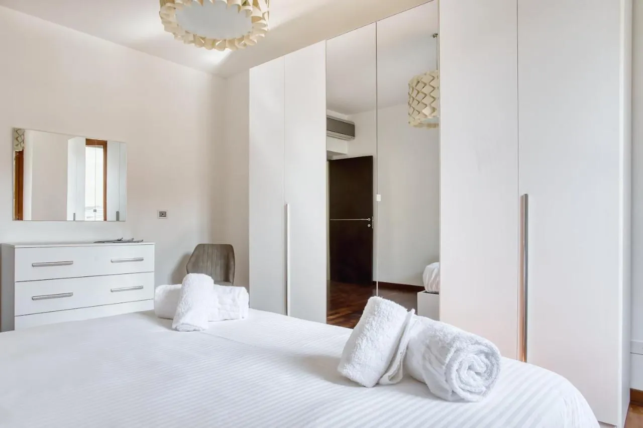 Joivy Tasteful Flat With Balcony Apartment Milan
