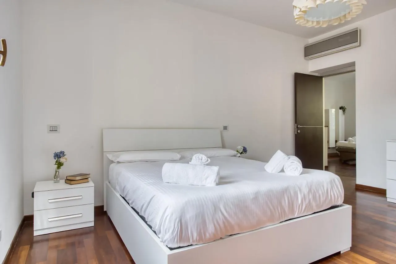 Joivy Tasteful Flat With Balcony Apartment Milan