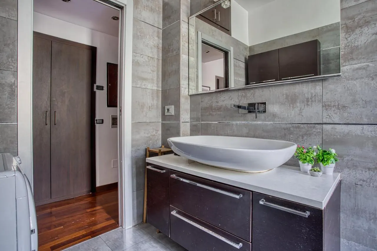 Joivy Tasteful Flat With Balcony Apartment Milan Italy