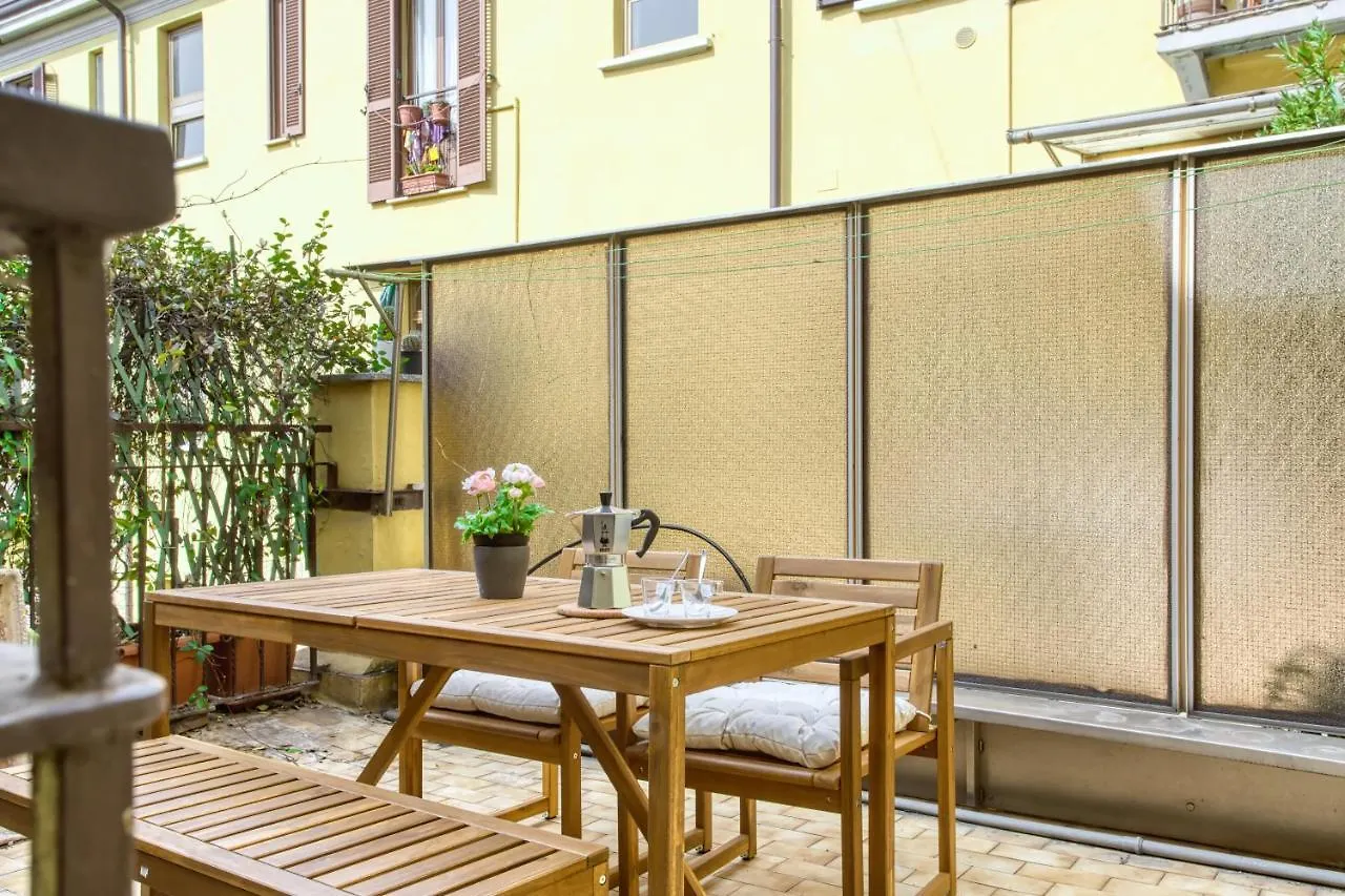 Joivy Tasteful Flat With Balcony Apartment Milan Italy